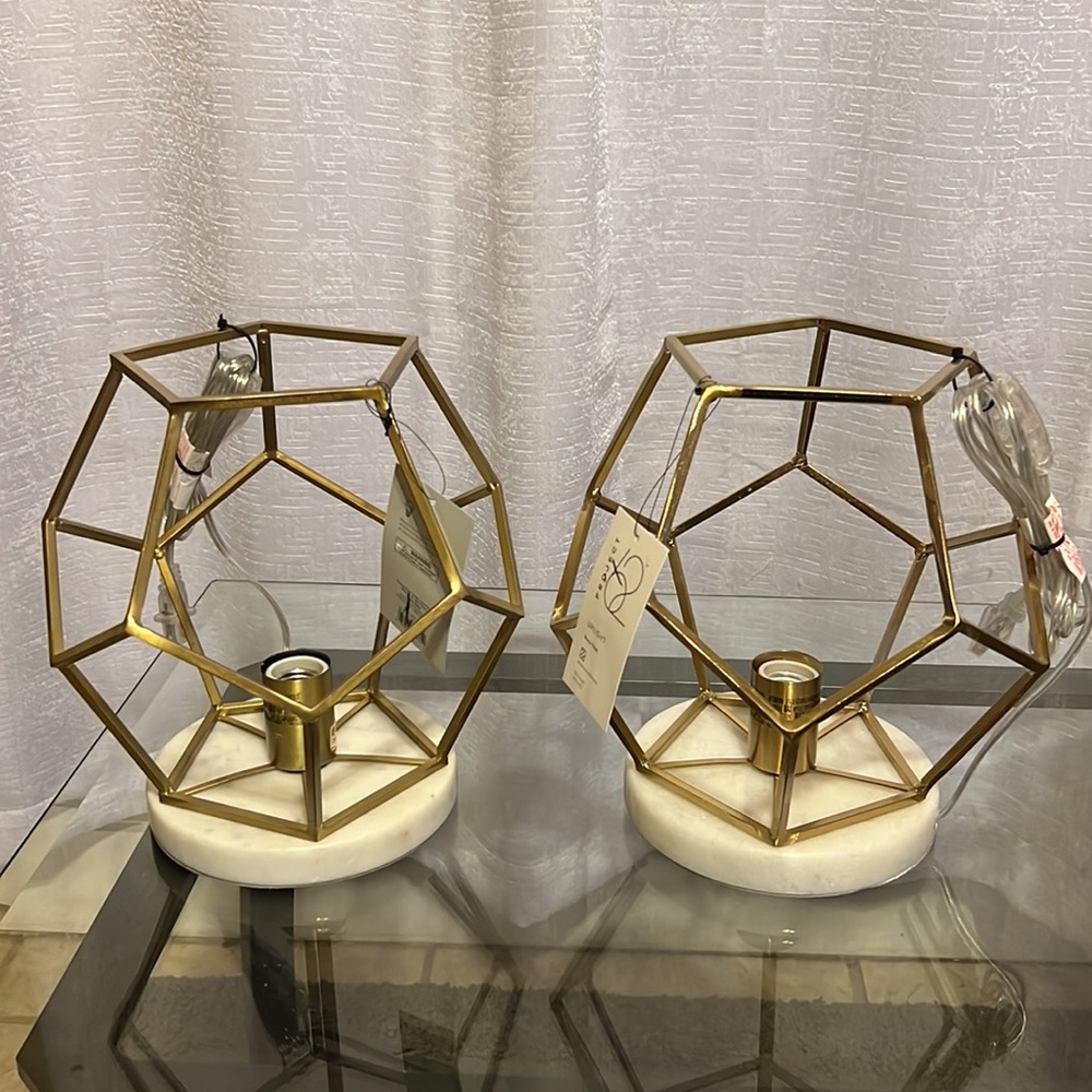 2 lamps